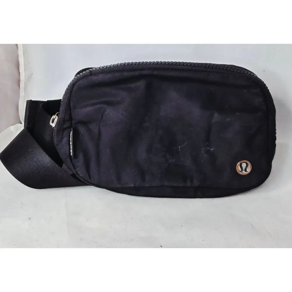 Lululemon everywhere belt bag